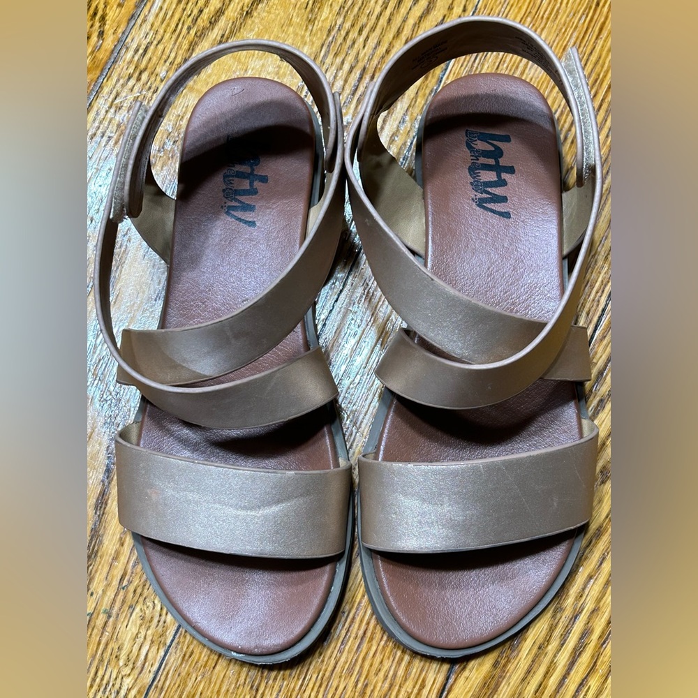 BTW Farrah brown casual sandal.  Girls size 3.  Velcro strap.